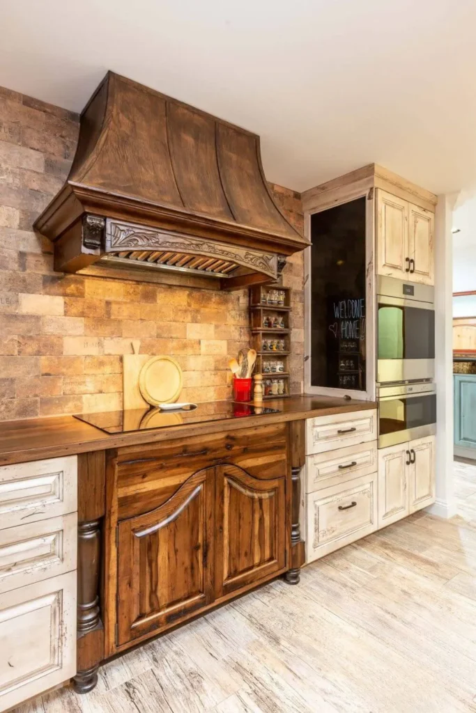 Madeira com patina branca em cozinha