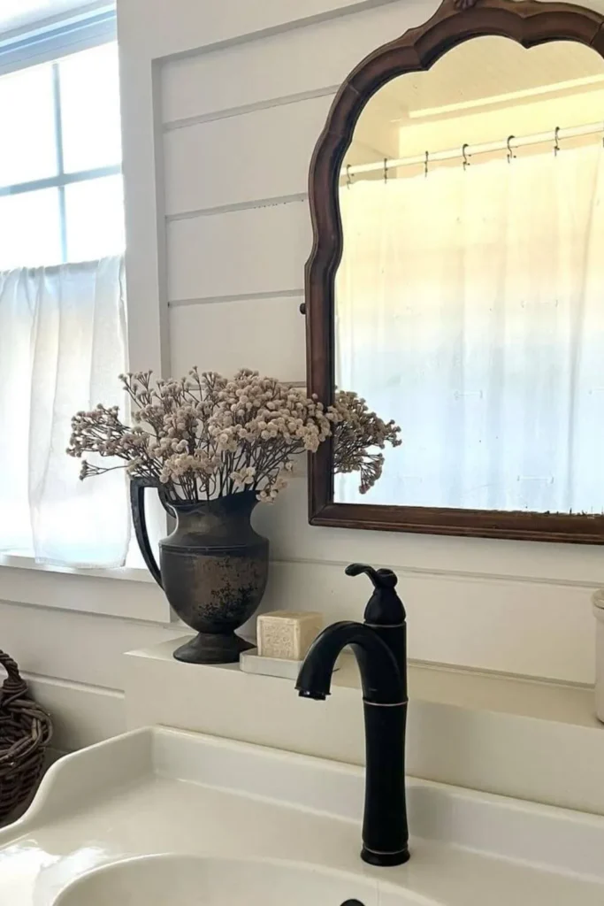 Banheiro com toque decoração vintage.