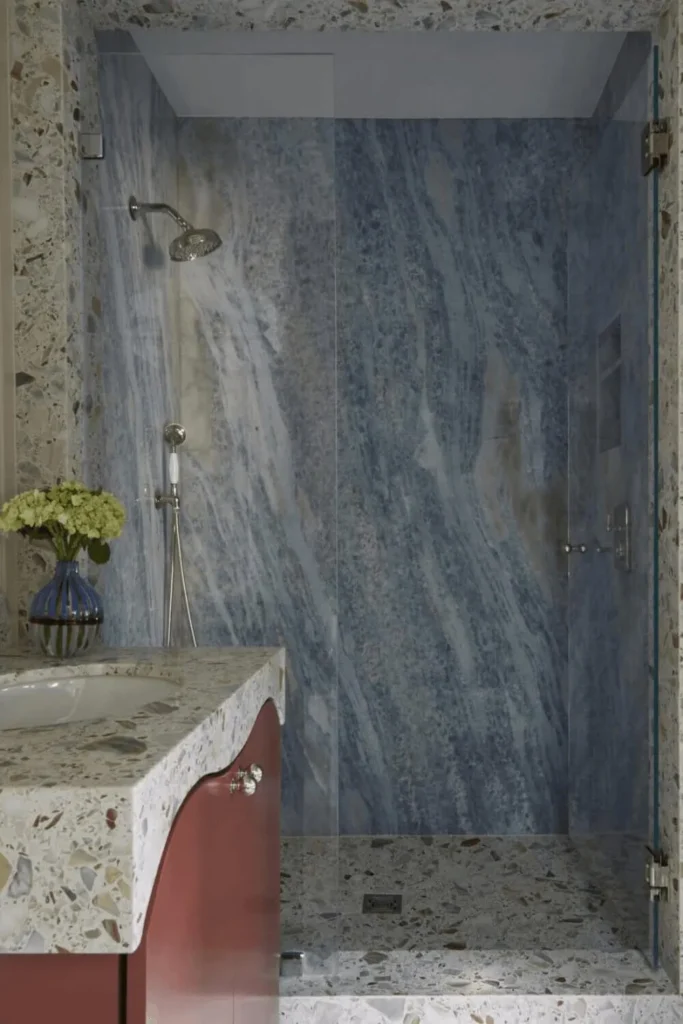 Banheiro mediterrâneo mármore
