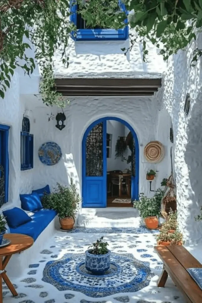 Decoração mediterrânea azul marinho pátio